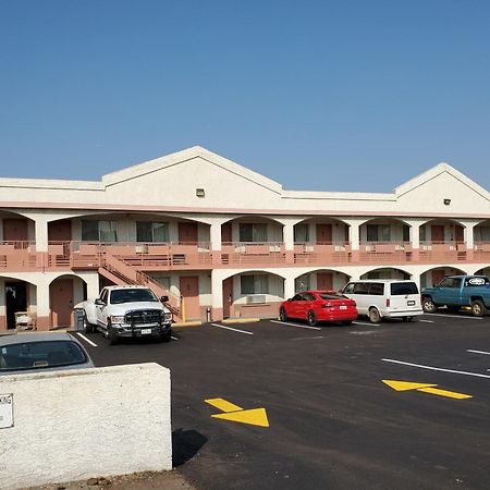 Night Inn โกลบ ภายนอก รูปภาพ
