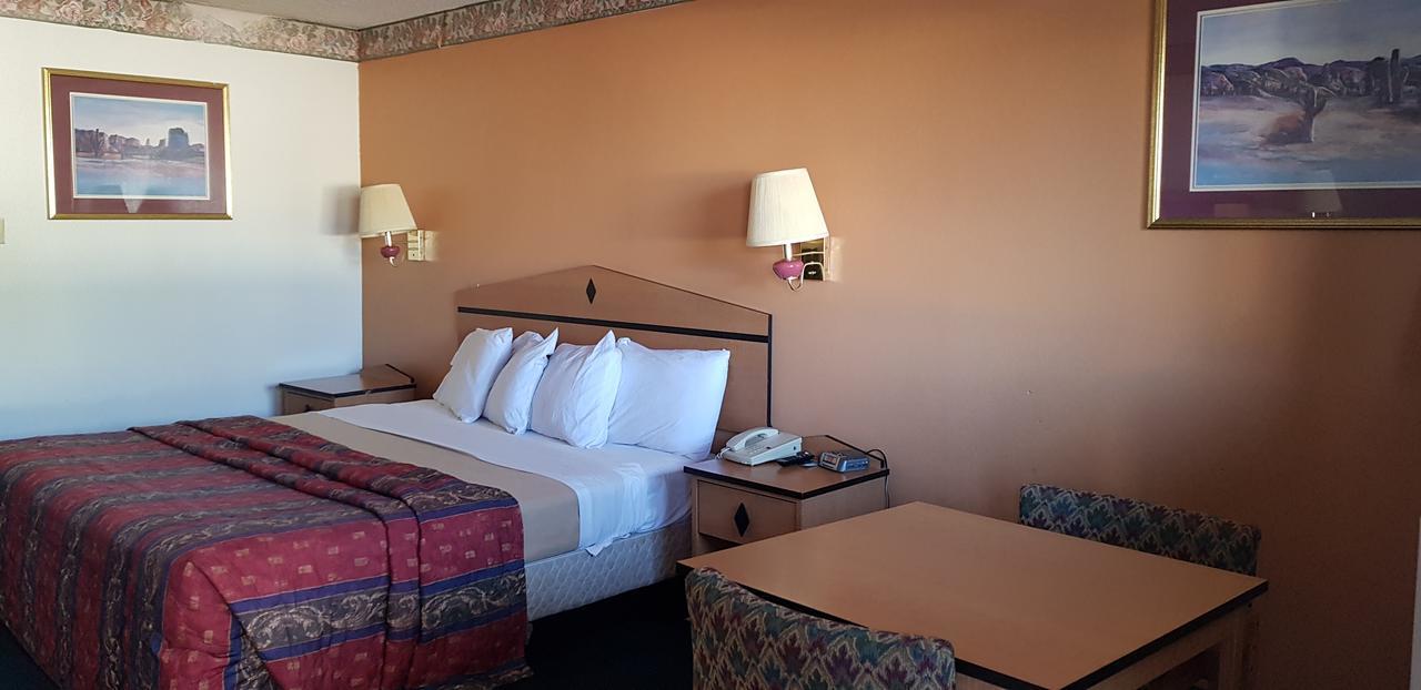 Night Inn โกลบ ภายนอก รูปภาพ